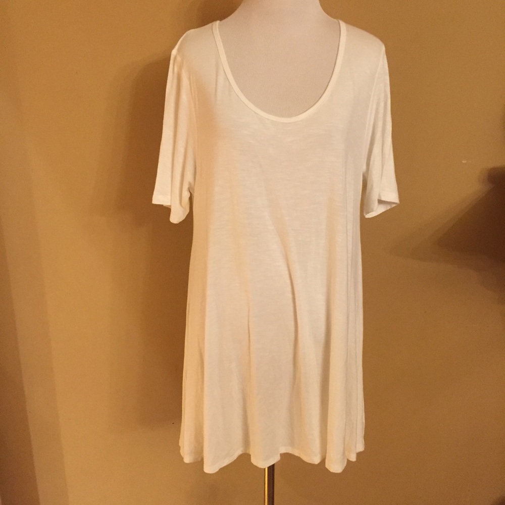 Lularoe solid white perfect t